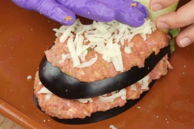 Stuffed Eggplant with Ground Beef: the must-try alternative recipe to