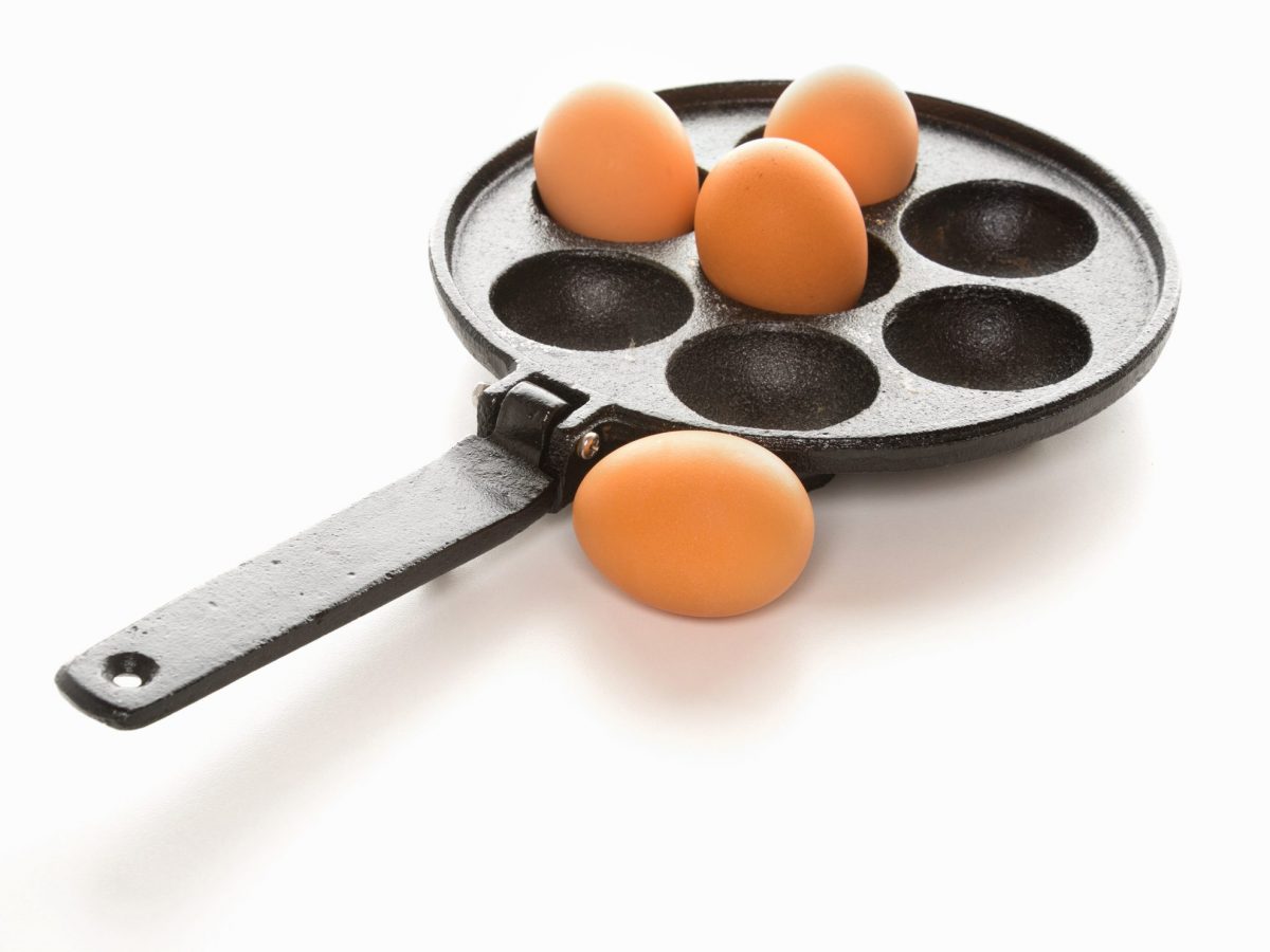 How to Use an Egg Poacher Pan