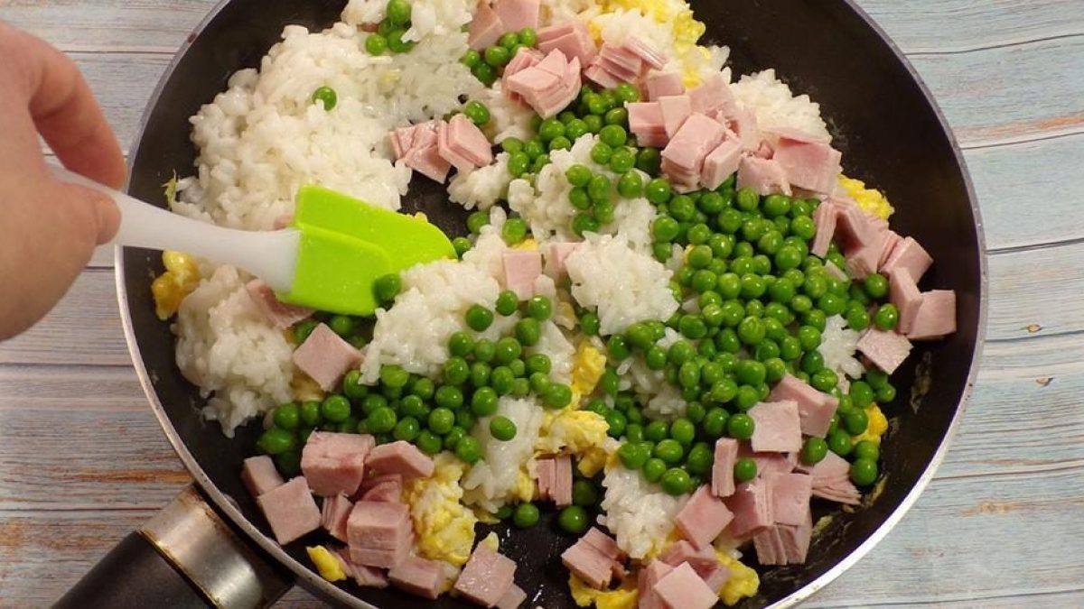 Chinese Fried Rice: the delicious main dish recipe for a popular Cantonese fried rice-image