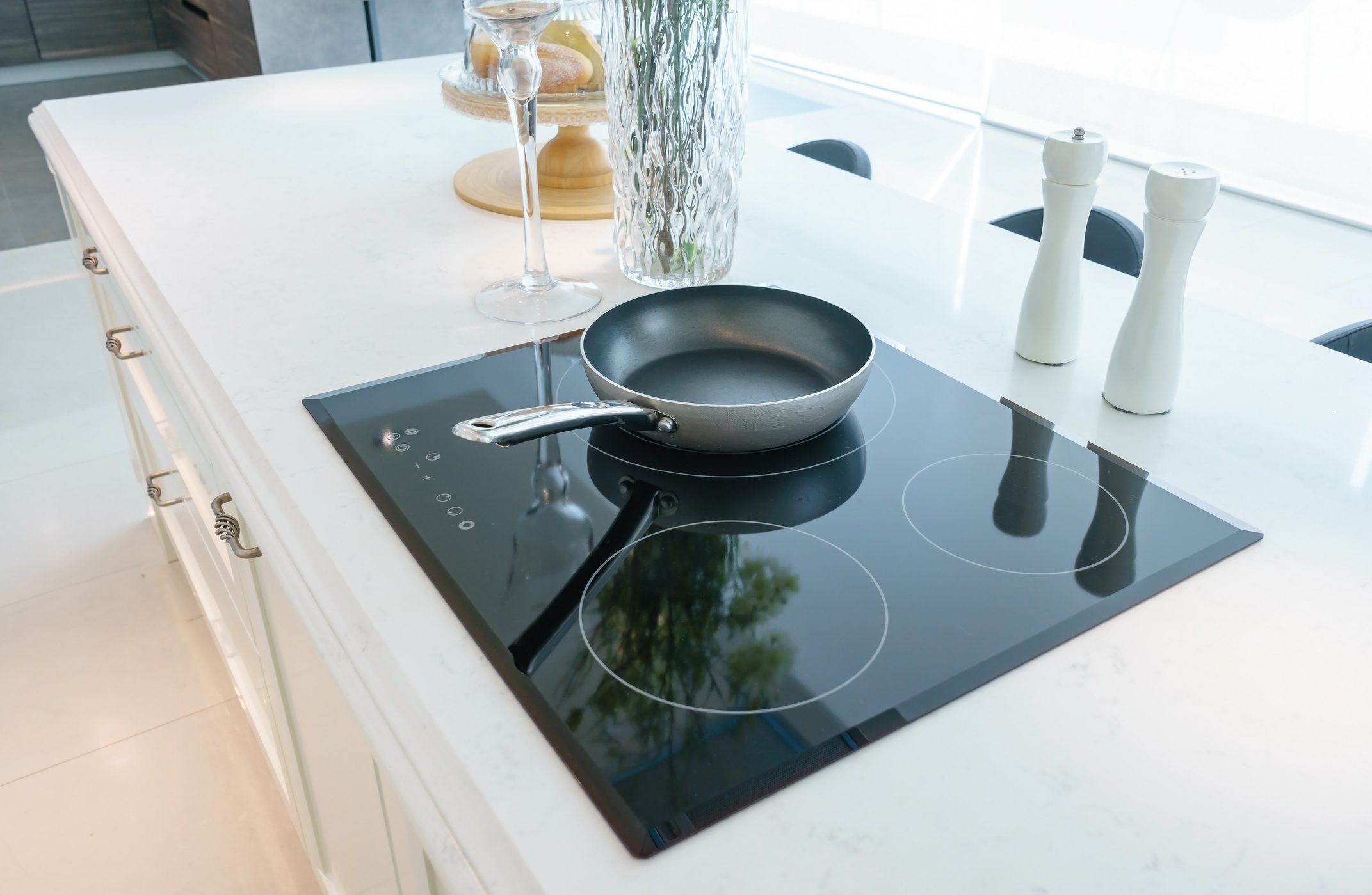 Which Hob Is Better — Induction or Gas? Here's What You Should Consider