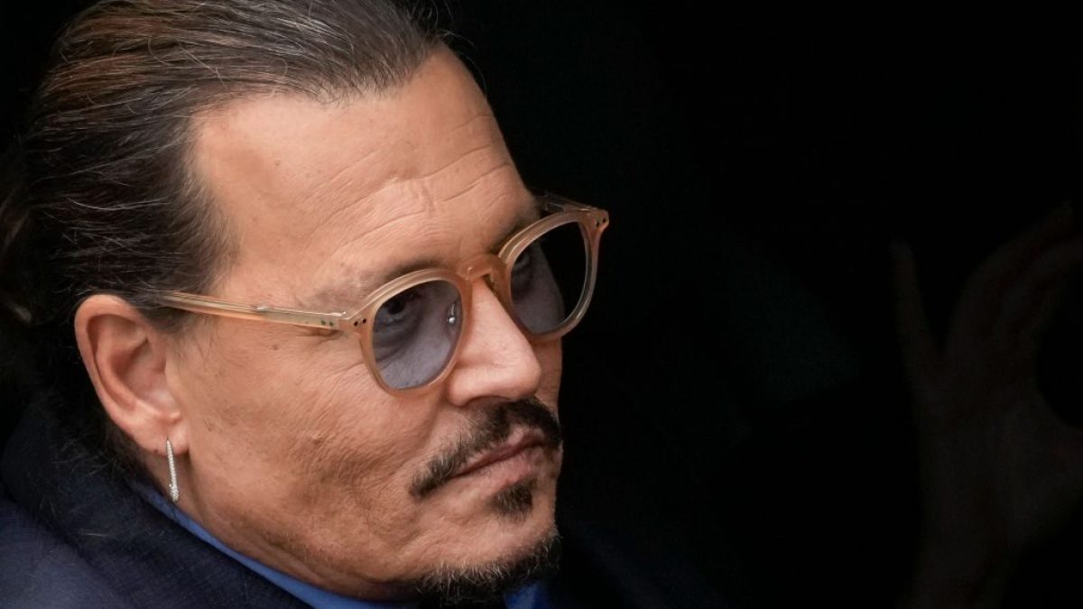 Johnny Depp mette in guardia i fan: Ci sono dei profili social non miei,  state attenti