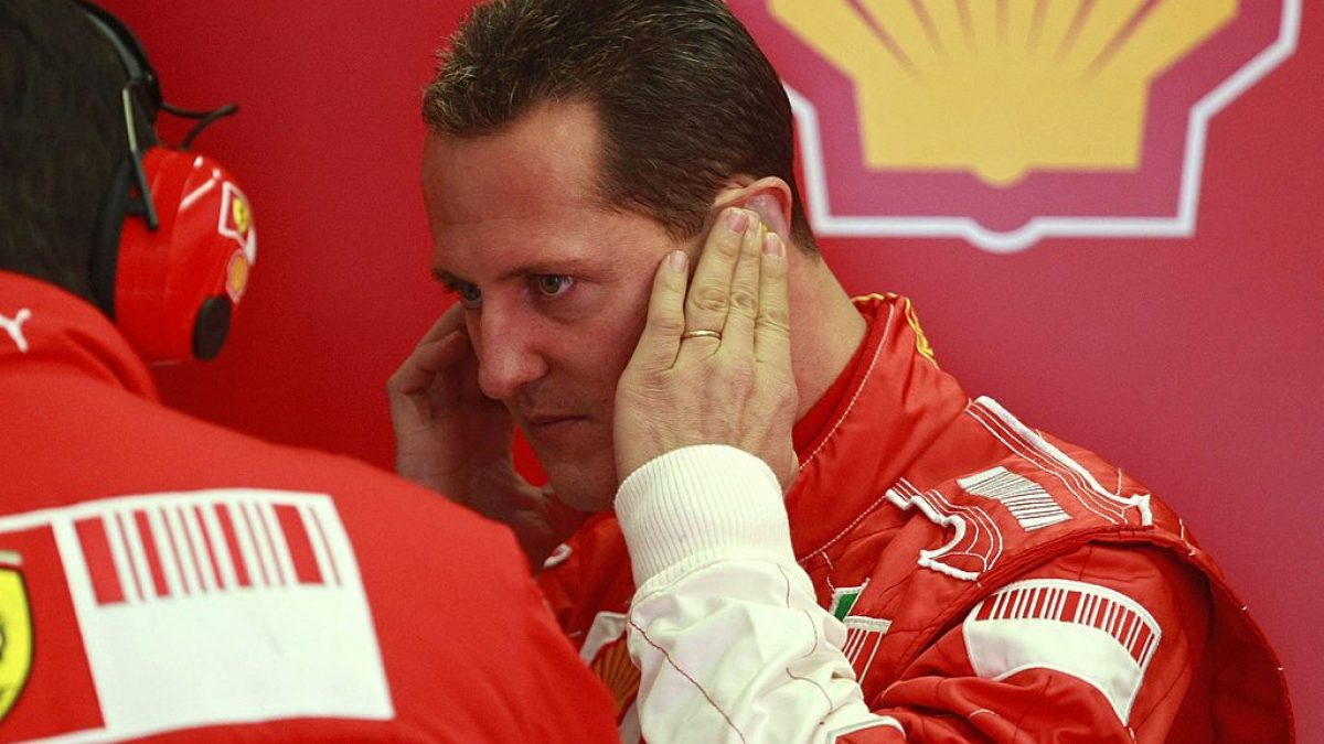 Michael Schumacher negli anni in Ferrari. Il sette volte campione del mondo di Formula 1 oggi ha 51 anni e prosegue il suo recupero nella villa svizzera di Gland / Getty