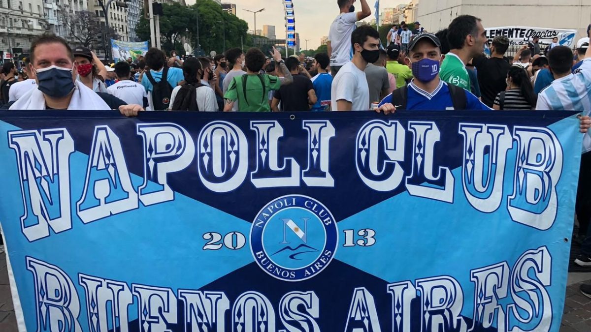 Napoletani a Buenos Aires: Porteremo la maglia del Napoli sulla bara di  Maradona