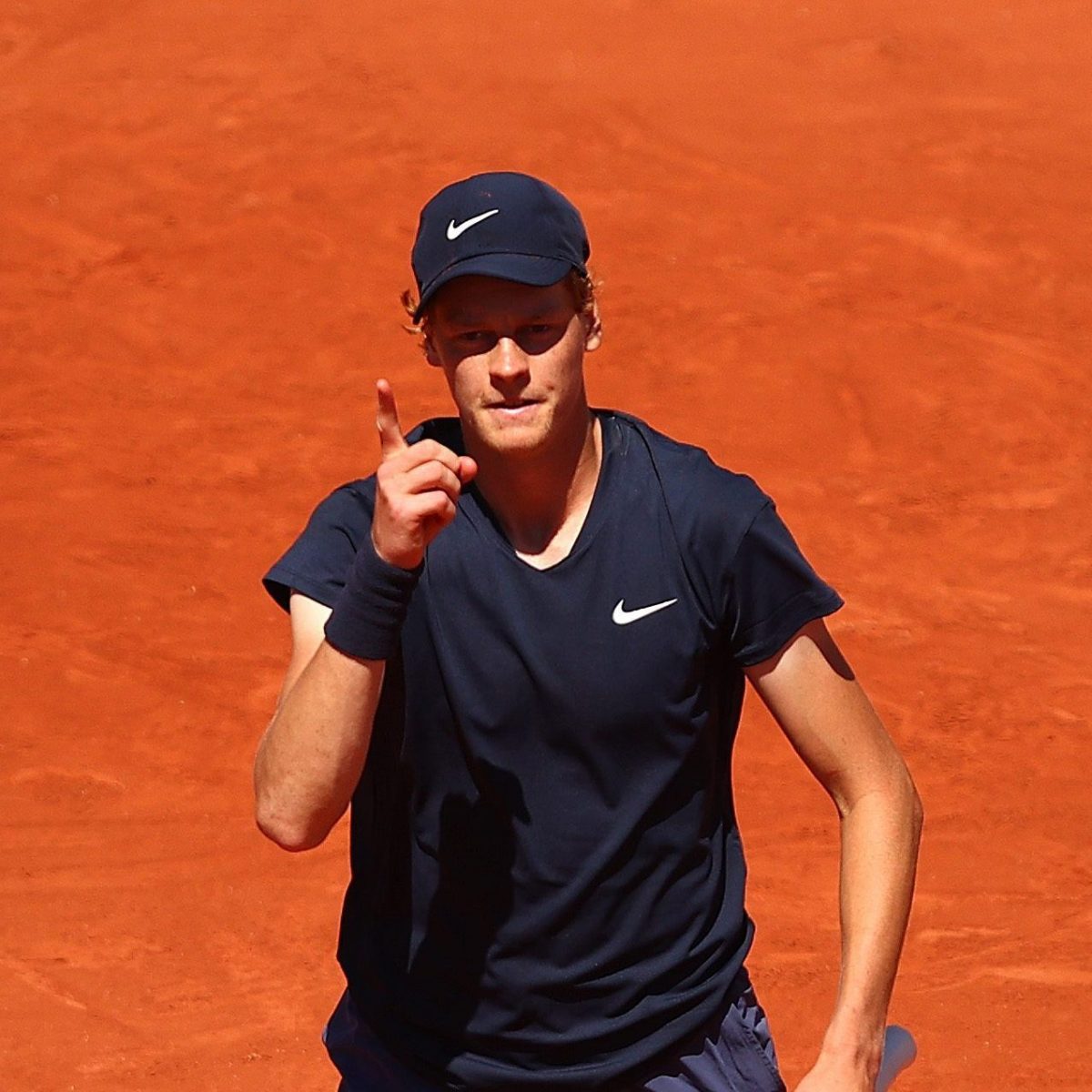 Sinner al terzo turno del Roland Garros: suo il derby italiano con Mager