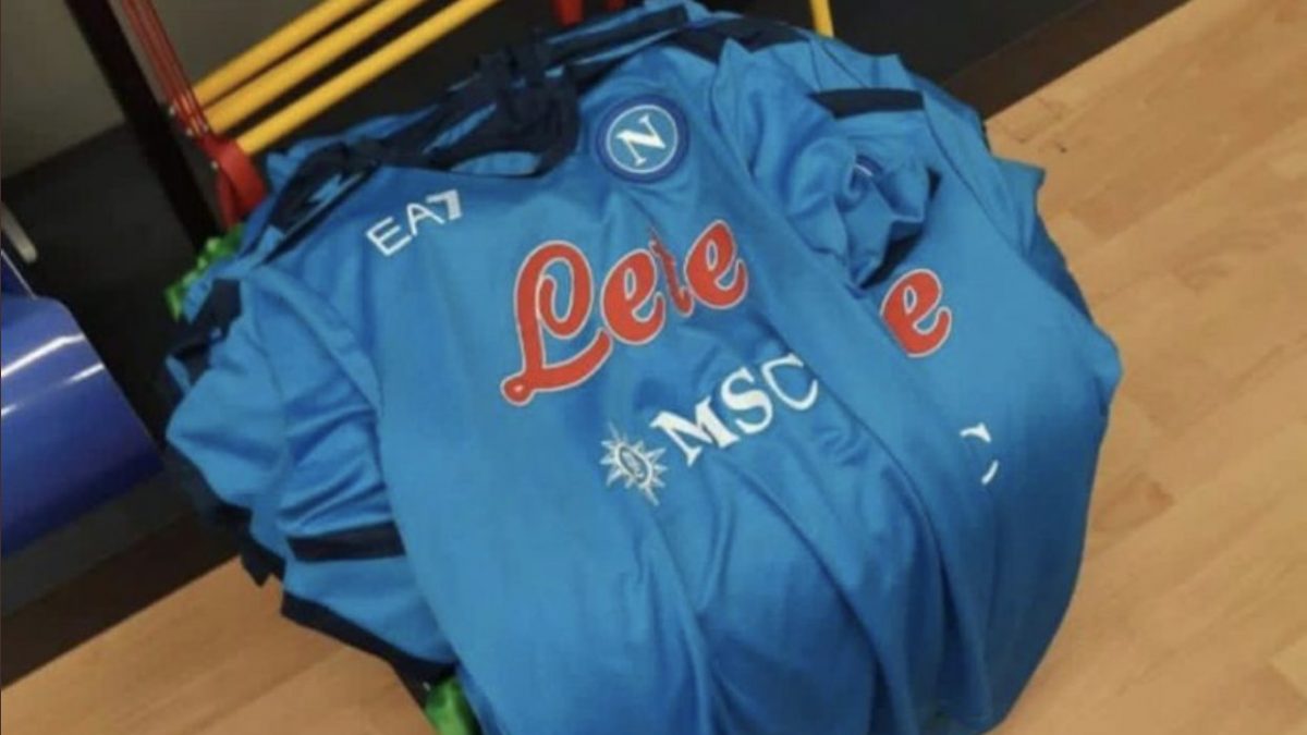 La nuova maglia del Napoli, firmata EA7: spunta una foto sui social