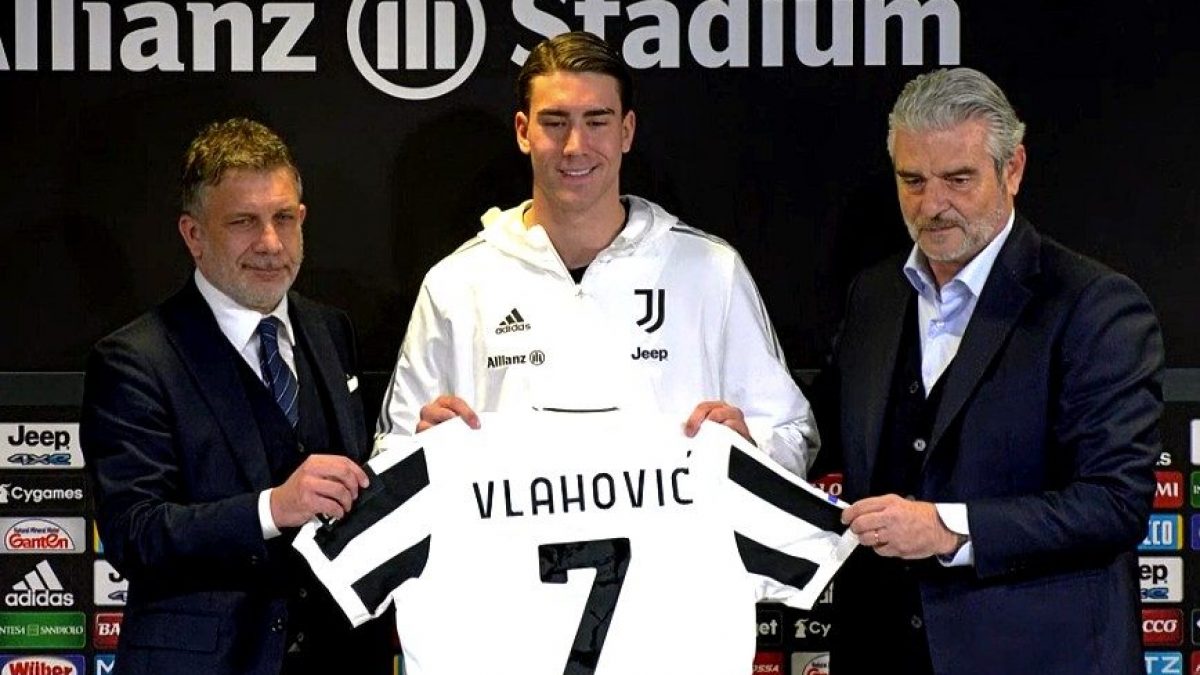 Vlahovic si presenta alla Juve con personalità: La maglia numero 7 non  significa niente