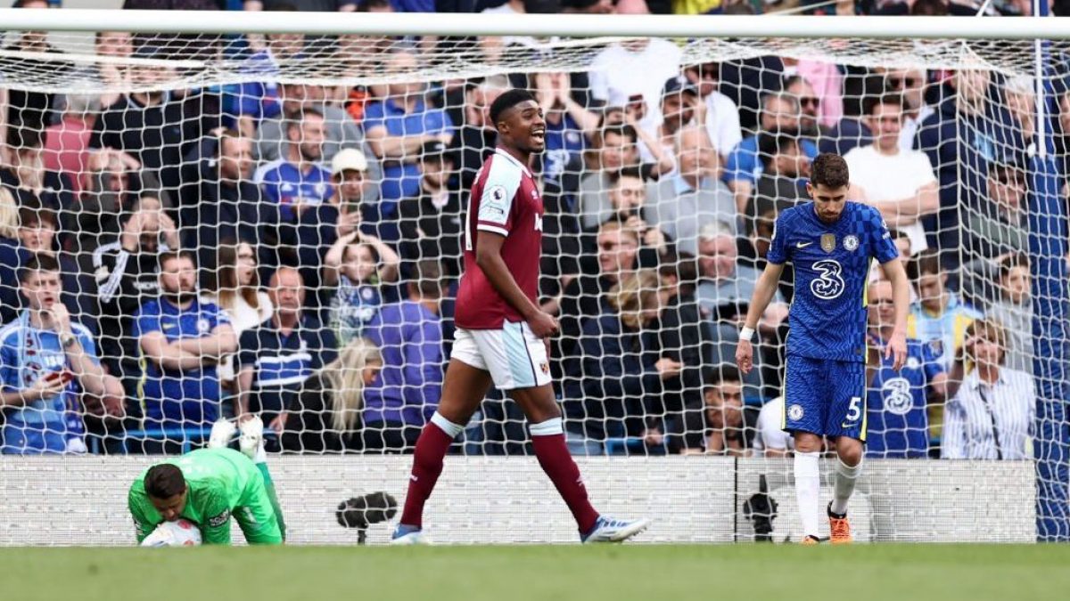 La disperazione di Jorginho dopo aver fallito il calcio di rigore contro il West Ham.