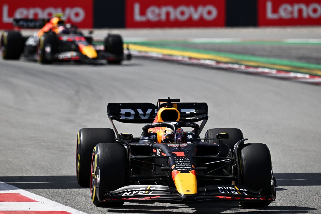 Il GP di Spagna diventa un inferno per la Ferrari: Verstappen vince, Leclerc fuori e Sainz 4°