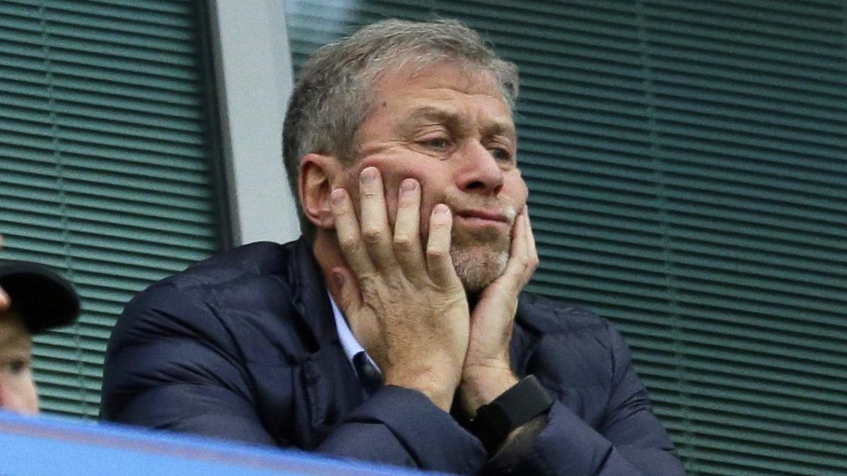 Roman Abramovich. L’ex presidente del Chelsea rischia di far saltare la cessione del club.