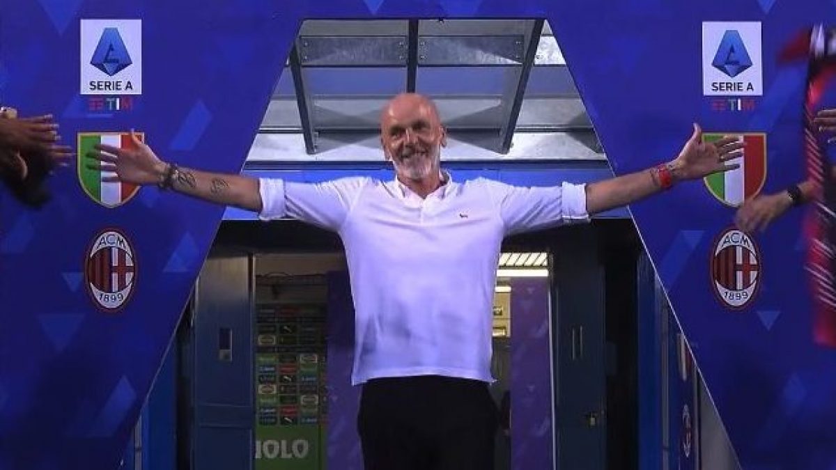 Stefano Pioli premiato quale migliore allenatore della stagione di Serie A Tim 2021–2022.