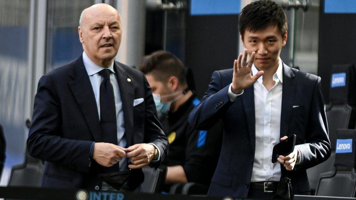 Giuseppe Marotta accanto al presidente dell’Inter, Zhang. I nerazzurri sono impegnati nella trattativa per il ritorno di Lukaku.