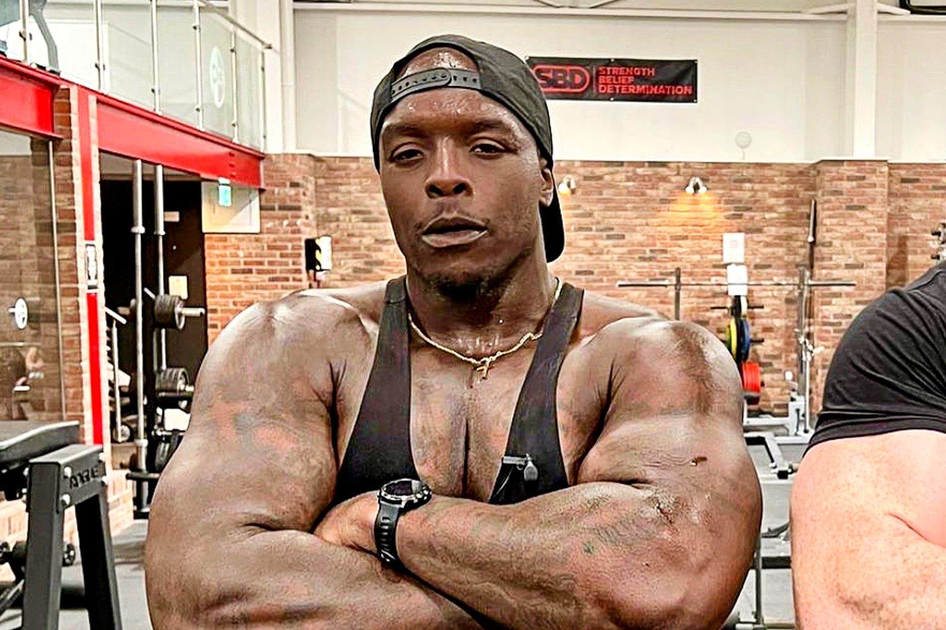 Il calciatore più forte al mondo passa al wrestling dicevano fosse troppo grosso per giocare Il calciatore più forte al mondo passa al wrestling dicevano fosse troppo grosso per giocare