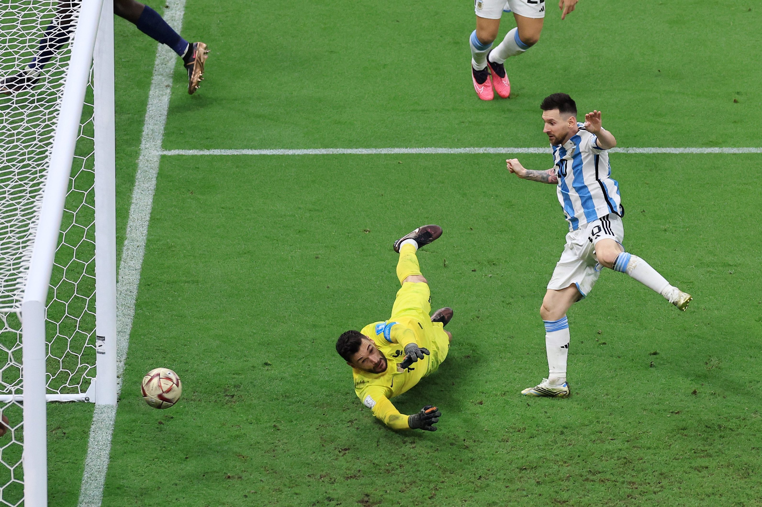 Rubato il pallone del gol di Messi ai Mondiali Gli sceicchi ci hanno offerto 20mila dollari