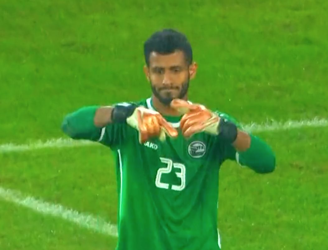 Il doppio incredibile errore del portiere in Coppa del Golfo è