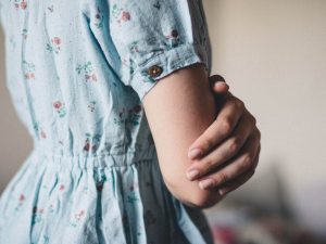 “Mi ha picchiata e stuprata con nostra figlia in casa”: divieto di avvicinamento per un 29enne “Mi ha picchiata e stuprata con nostra figlia in casa”: divieto di avvicinamento per un 29enne