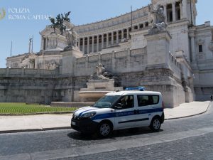 Turista francese ha un vuoto di memoria e vaga a Roma per tre giorni: trovato dalla Polizia Locale Turista francese ha un vuoto di memoria e vaga a Roma per tre giorni: trovato dalla Polizia Locale