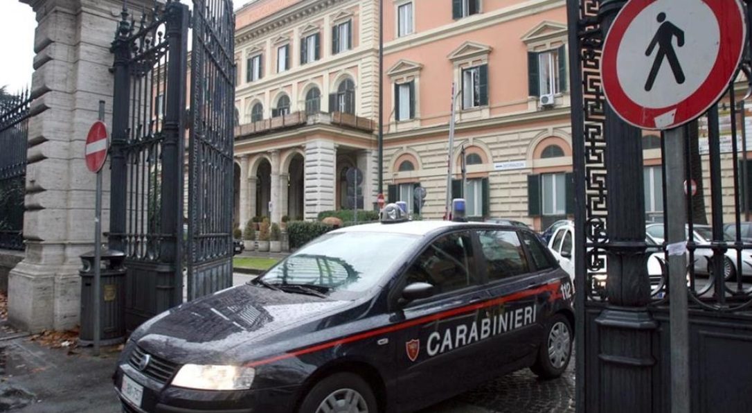 Policlinico Umberto I: l'operazione viene rimandata, paziente aggredisce medici e carabinieri - Vimarsana News