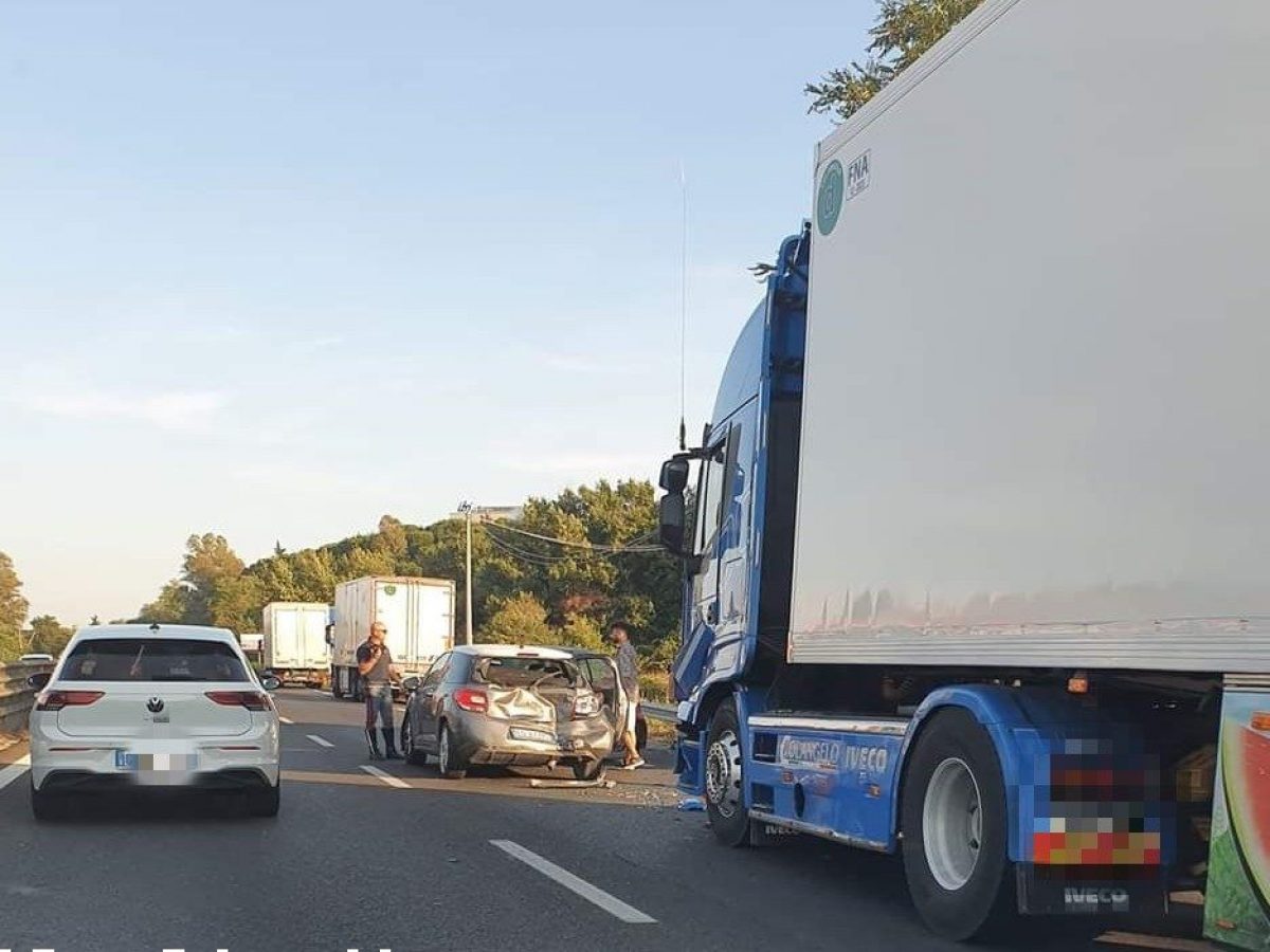 Scontro Tra Quattro Veicoli Sulla Pontina Tre Feriti In Ospedale Traffico In Tilt