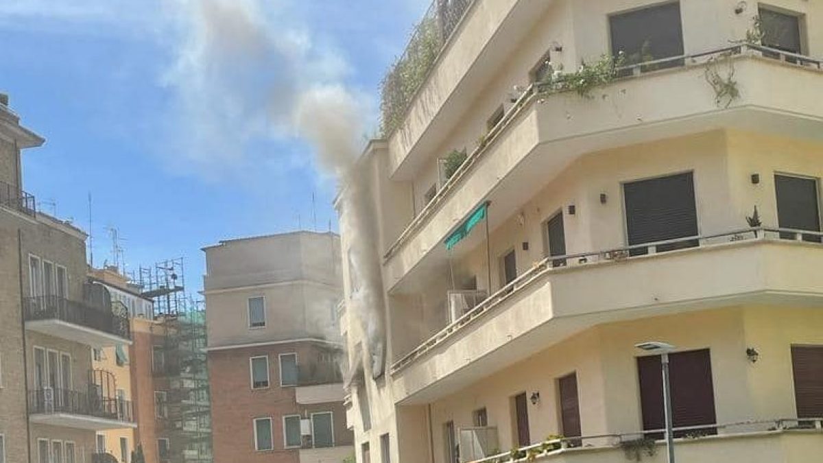 L’incendio in via Borsi ai Parioli (Foto di Parioli e dintorni)