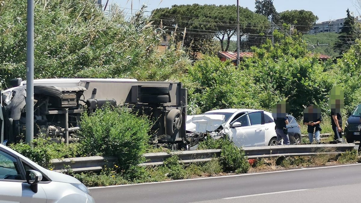 L’incidente su via Salaria (Foto di Reporter Montesacro)