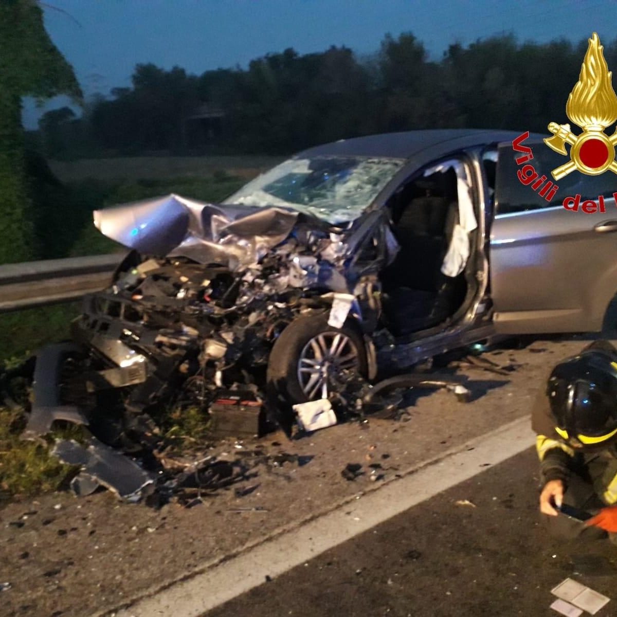 Incidente Frontale Tra Due Auto A San Giuliano Milanese Due Feriti Uno E Grave