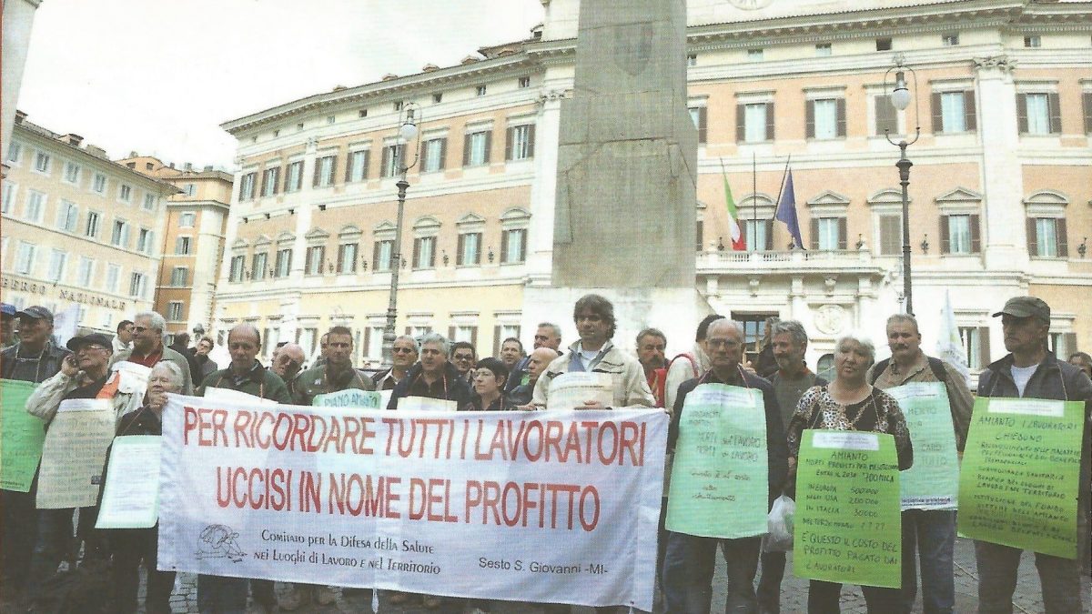 Il Comitato durante una vecchia manifestazione (Fonte:Facebook)