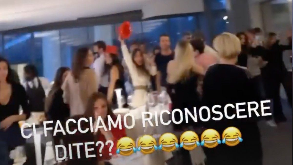 Uno dei momenti del party di Capodanno nel resort di Padenghe sul Garda (da Instagram)