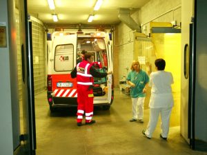 Incidente a Canegrate: bimba di 7 anni investita da un'auto