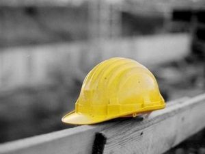 Dramma in una fabbrica di Gessate: operaio 55enne muore schiacciato da un macchinario