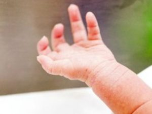 Aurora, morta di fame a 9 mesi: condannati a 12 anni il padre e la madre
