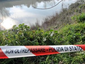 Abbiategrasso, ragazzo di 20 anni muore annegato in un canale: a trovare il corpo i genitori