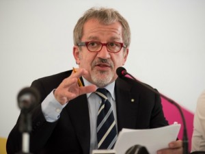 Referendum per l'autonomia della Lombardia, si vota a ottobre. Maroni: "Domani la data"