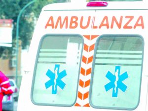 Tragedia nel Bergamasco: madre di 6 figli ha un malore al volante, si schianta contro un'auto e muore