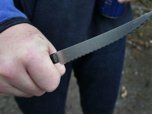 Vobarno, accoltellato dal fratello maggiore dopo una lite: salvo per miracolo