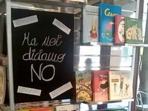Varese, libreria mette in vetrina i libri sull'identità di genere censurati dal sindaco di Venezia