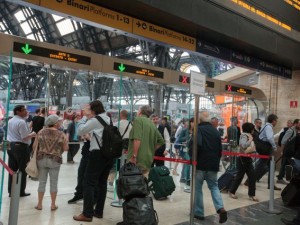 Guasto elettrico alla stazione Centrale di Milano: treni bloccati