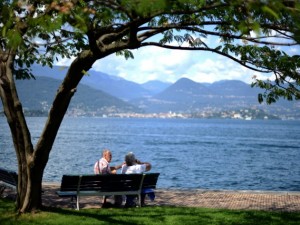 Annega facendo il bagno in una zona in cui la balneazione è vietata: morto 27enne ad Arona