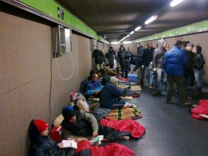 Emergenza freddo: il mezzanino della metro torna ad accogliere i senza tetto