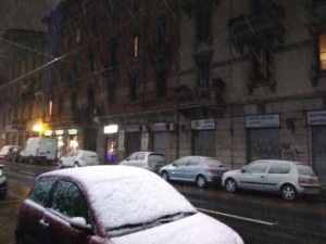 Neve, primi deboli fiocchi su Milano: allerta in tutta la Lombardia