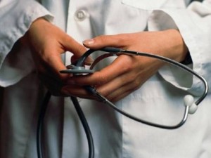 Foto di repertorio – Scandalo nel comasco, medico arrestato e accusato di violenza sessuale da almeno sei sue pazienti