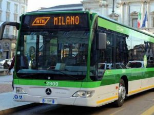 Un autobus pubblico milanese (Archivio)