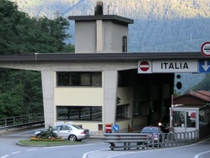 "Stop ai ladri che arrivano dall'Italia": la Svizzera chiude i confini con la Lombardia