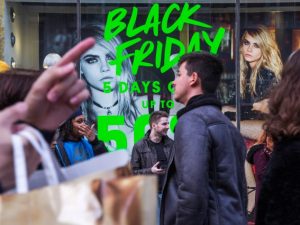 Saldi, la Lombardia avrà ufficialmente il "Black friday"