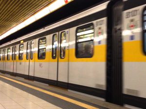Milano, nuovo stop della metro: linea gialla ferma tra Rogoredo e Porta Romana per 20 minuti