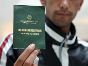 Vendevano documenti e permessi di soggiorno falsi: arrestati a ... Vendevano documenti e permessi di soggiorno falsi: arrestati a ...
