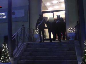 Si finge avvocato e raggira un'anziana 78enne: truffatore e complice arrestati a Milano