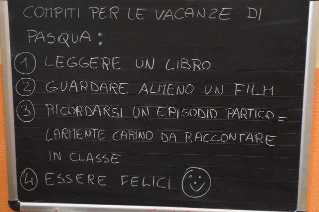I compiti in classe assegnati dal maestro Paolo Limonta (Facebook)