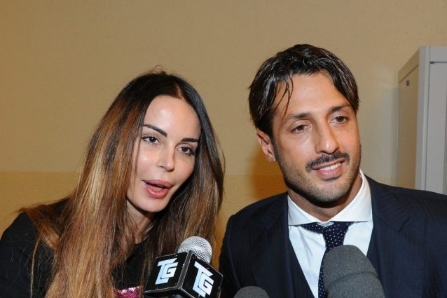 Asia Argento bacia uno sconosciuto. Signorini: Asia Argento bacia uno sconosciuto. Signorini: