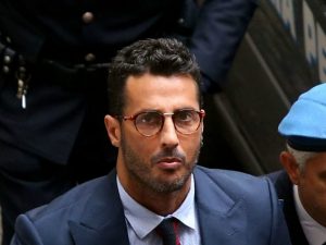 Fabrizio Corona: condannato a un anno. L'ex paparazzo esulta in aula: "Giustizia è fatta"