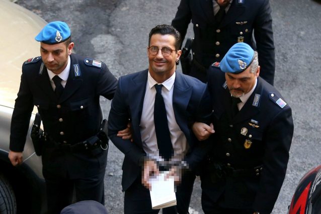 Corona e i soldi nel controsoffitto: "Li abbiamo contati, arrivati a 1,4 milioni eravamo stanchi"